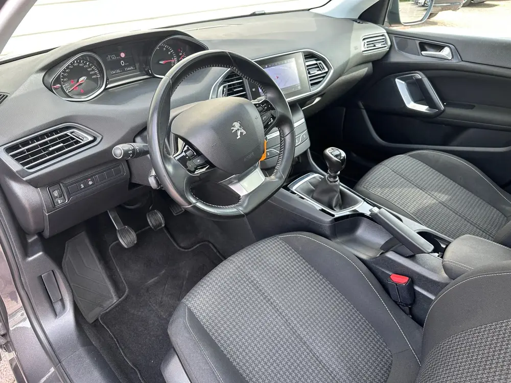 Peugeot 308 1.2 PureTech Blue Lease Executive|Panorama|Navig uit 2019, foto 9