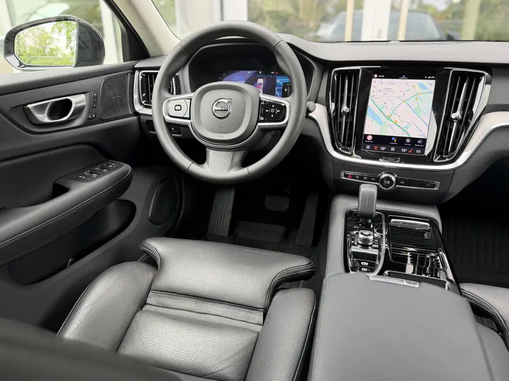 Volvo S60 2.0 Recharge T8 AWD 455PK Plus Bright uit 2025, foto 11