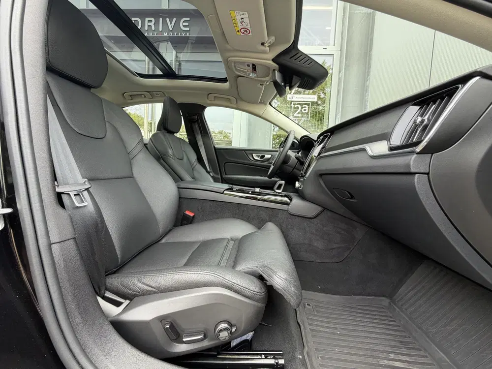 Volvo S60 2.0 Recharge T8 AWD 455PK Plus Bright uit 2025, foto 2