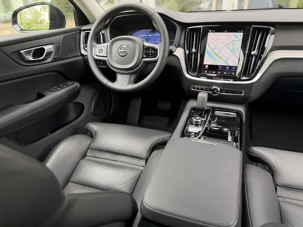 Volvo S60 2.0 Recharge T8 AWD 455PK Plus Bright uit 2025, foto 3