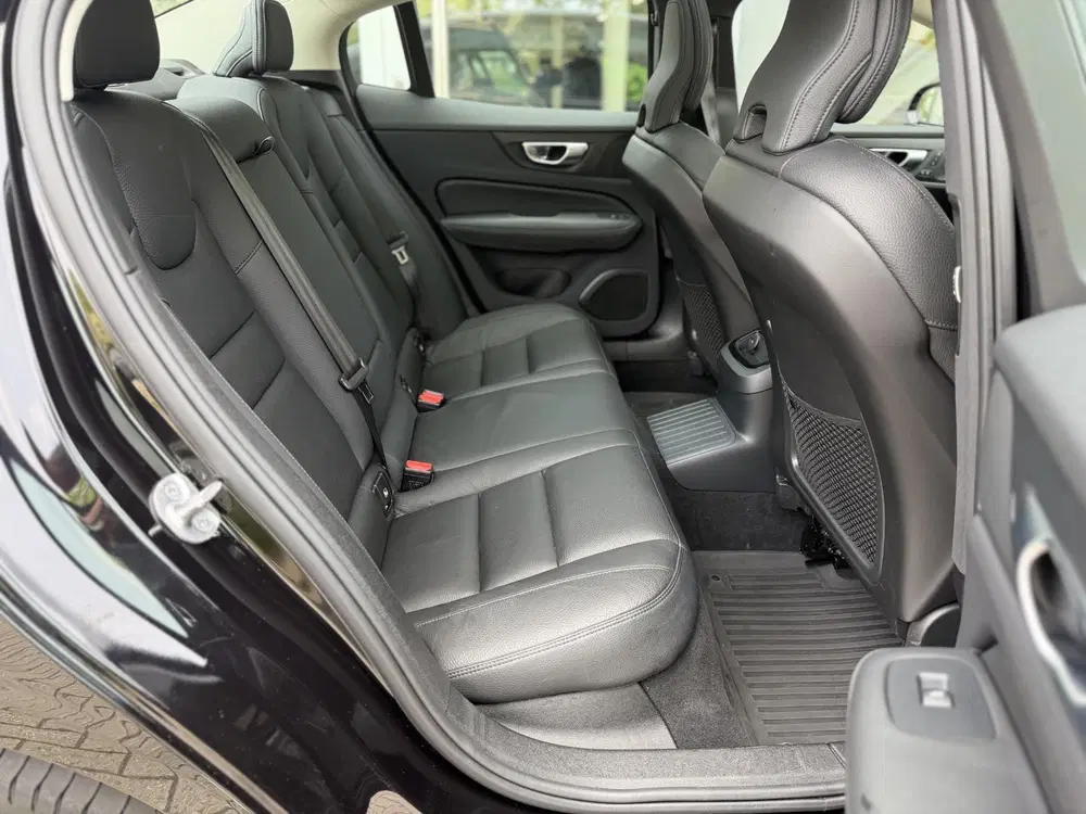 Volvo S60 2.0 Recharge T8 AWD 455PK Plus Bright uit 2025, foto 6