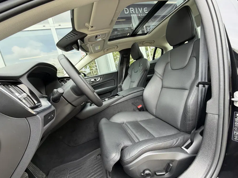 Volvo S60 2.0 Recharge T8 AWD 455PK Plus Bright uit 2025, foto 9