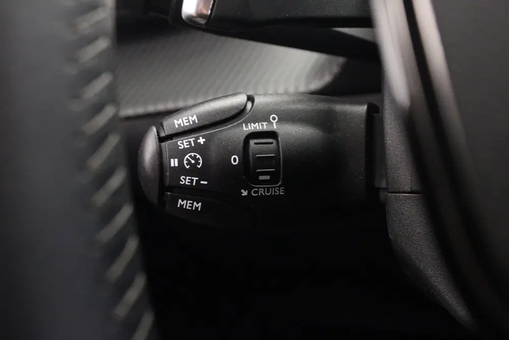 Peugeot 208 1.2 PureTech Allure Pack uit 2022, foto 17
