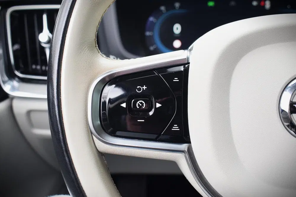 Volvo V60 2.0 T6 Plug-in hybrid AWD Plus Dark uit 2023, foto 11