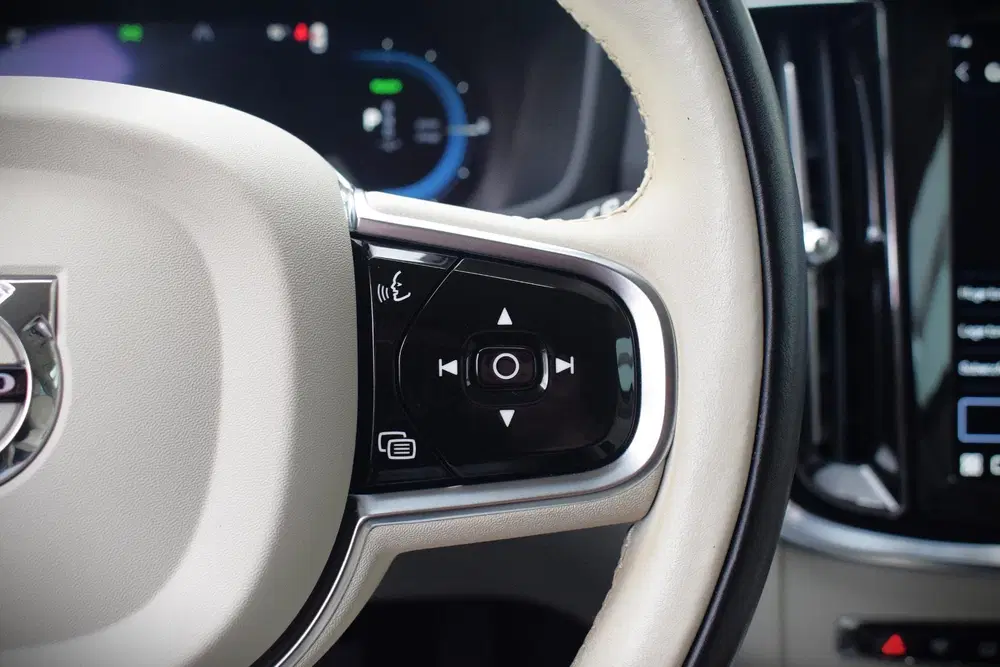 Volvo V60 2.0 T6 Plug-in hybrid AWD Plus Dark uit 2023, foto 12