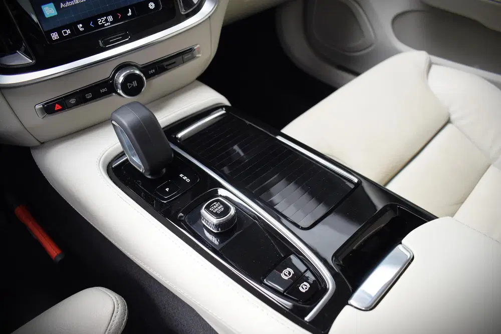 Volvo V60 2.0 T6 Plug-in hybrid AWD Plus Dark uit 2023, foto 15