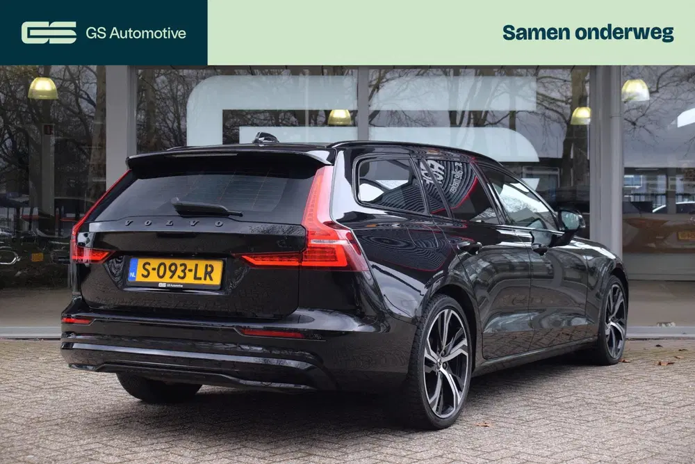 Volvo V60 2.0 T6 Plug-in hybrid AWD Plus Dark uit 2023, foto 2
