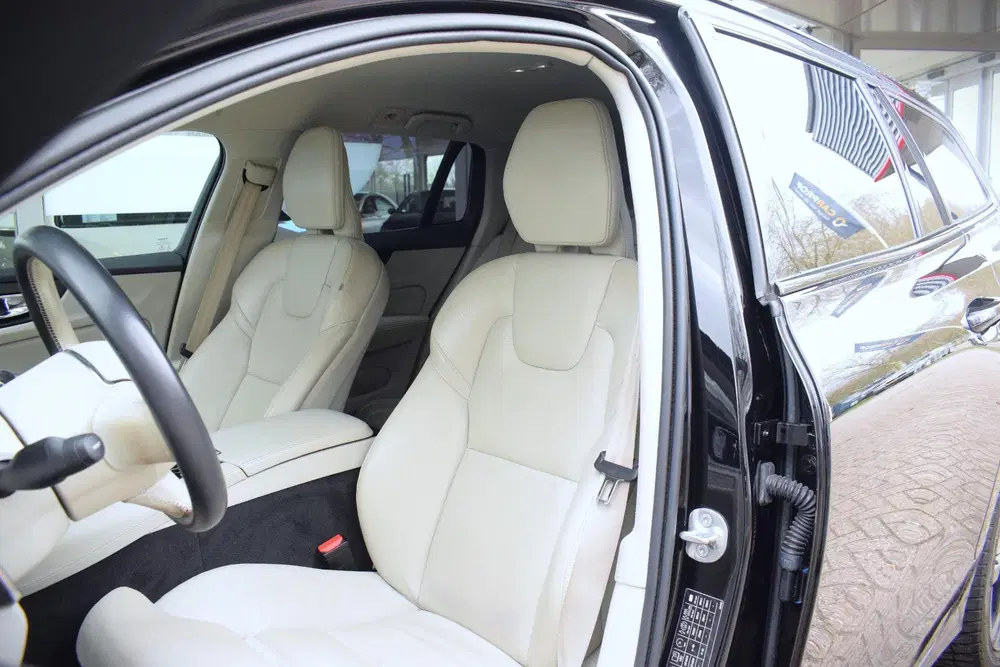 Volvo V60 2.0 T6 Plug-in hybrid AWD Plus Dark uit 2023, foto 3