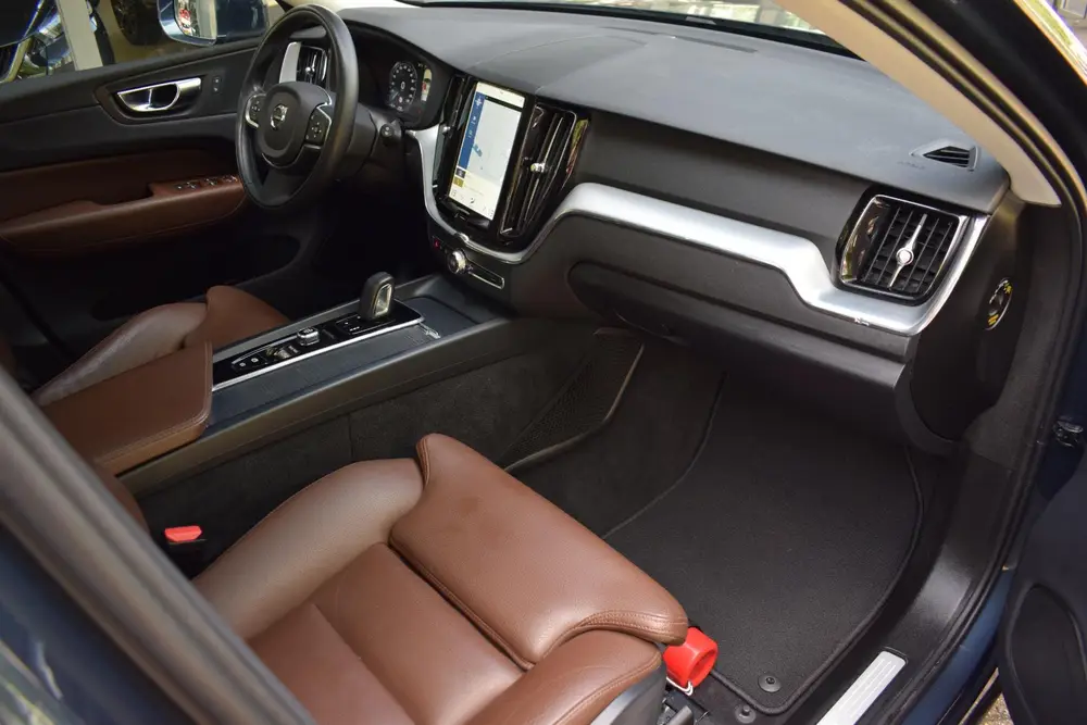 Volvo XC60 2.0 T8 AWD Mom Pro PANO|LEDER|LED|STOEL+STUURVW| uit 2019, foto 19
