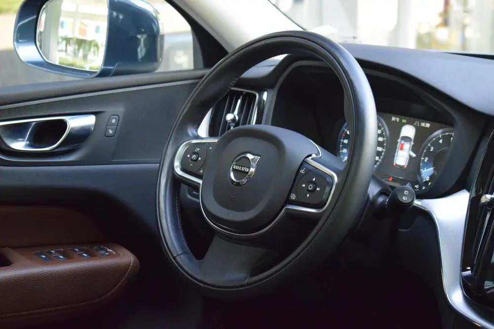 Volvo XC60 2.0 T8 AWD Mom Pro PANO|LEDER|LED|STOEL+STUURVW| uit 2019, foto 20