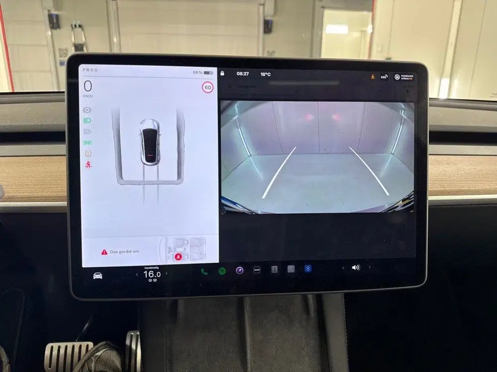 Tesla Model Y Performance AWD 75 kWh uit 2024, foto 13