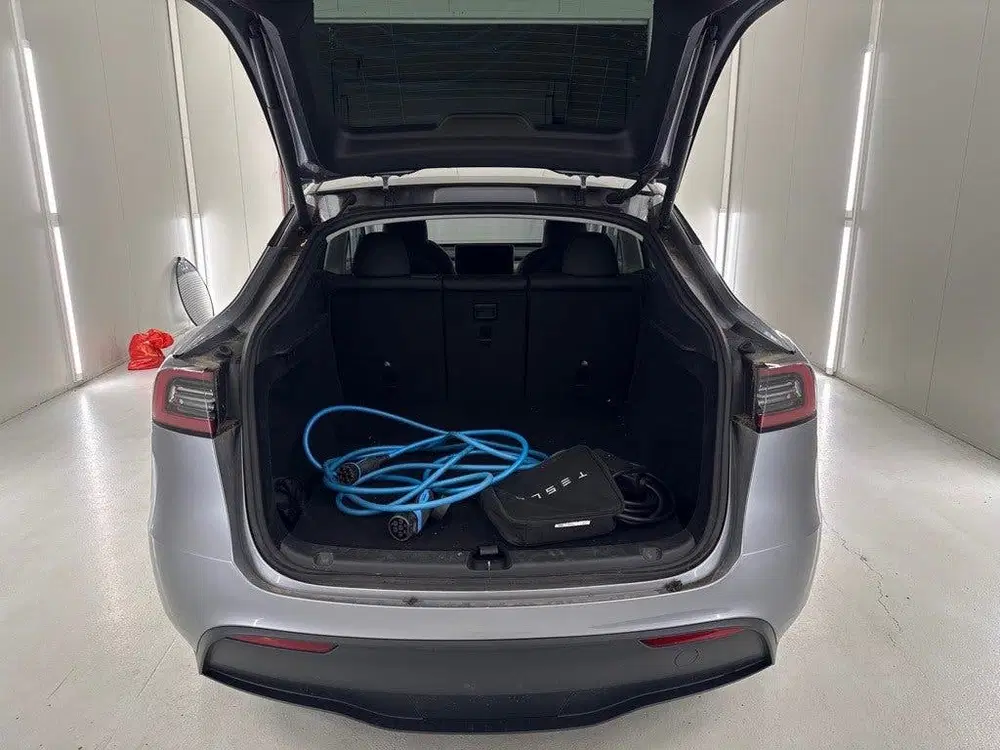 Tesla Model Y Performance AWD 75 kWh uit 2024, foto 15