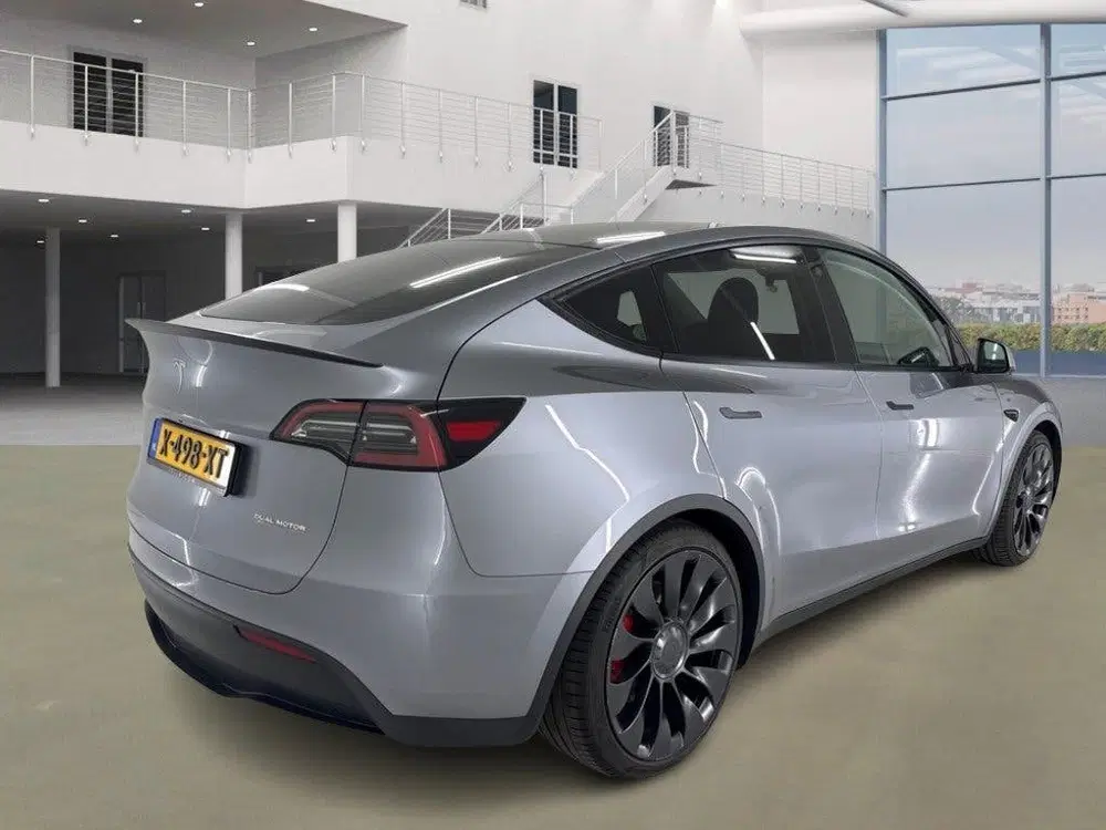 Tesla Model Y Performance AWD 75 kWh uit 2024, foto 4
