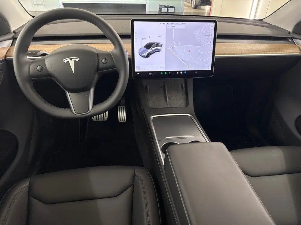 Tesla Model Y Performance AWD 75 kWh uit 2024, foto 7