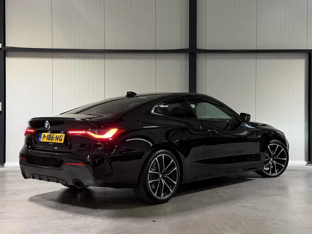 BMW 4-serie 4-serie Coupé 420i M-sport High Executive uit 2022, foto 3