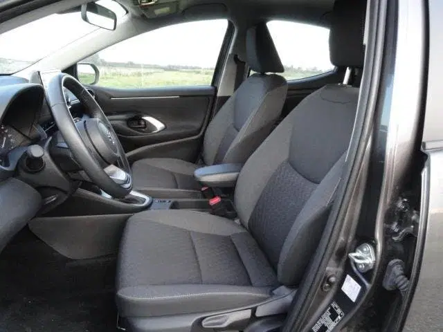 Mazda 2 Met ECC l NAVIG l CAR APPLE PLAY l CAMERA uit 2023, foto 11