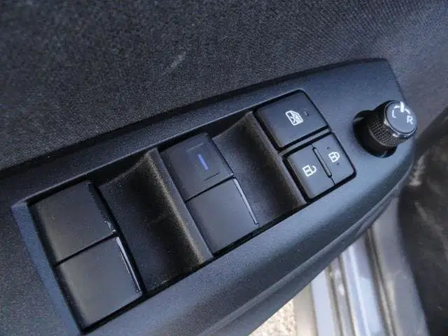 Mazda 2 Met ECC l NAVIG l CAR APPLE PLAY l CAMERA uit 2023, foto 15
