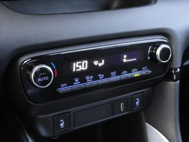 Mazda 2 Met ECC l NAVIG l CAR APPLE PLAY l CAMERA uit 2023, foto 18