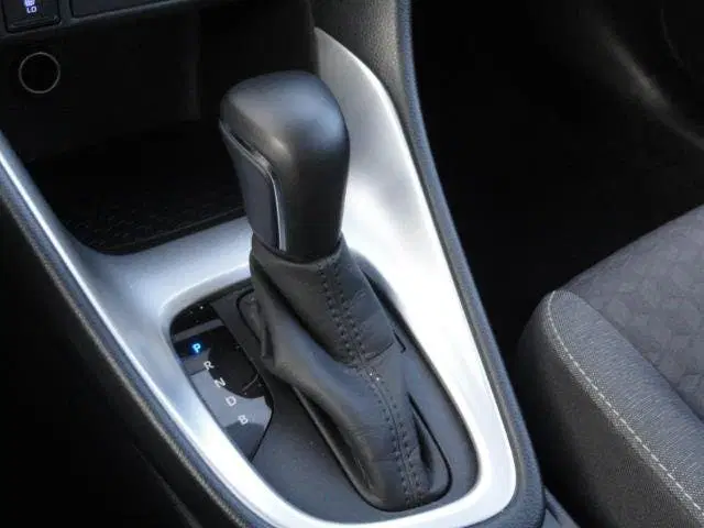 Mazda 2 Met ECC l NAVIG l CAR APPLE PLAY l CAMERA uit 2023, foto 19