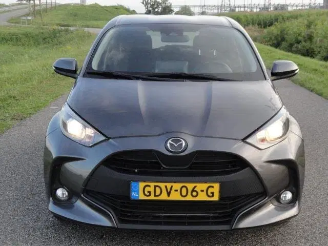 Mazda 2 Met ECC l NAVIG l CAR APPLE PLAY l CAMERA uit 2023, foto 2