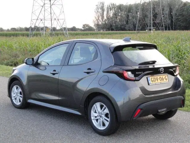Mazda 2 Met ECC l NAVIG l CAR APPLE PLAY l CAMERA uit 2023, foto 5