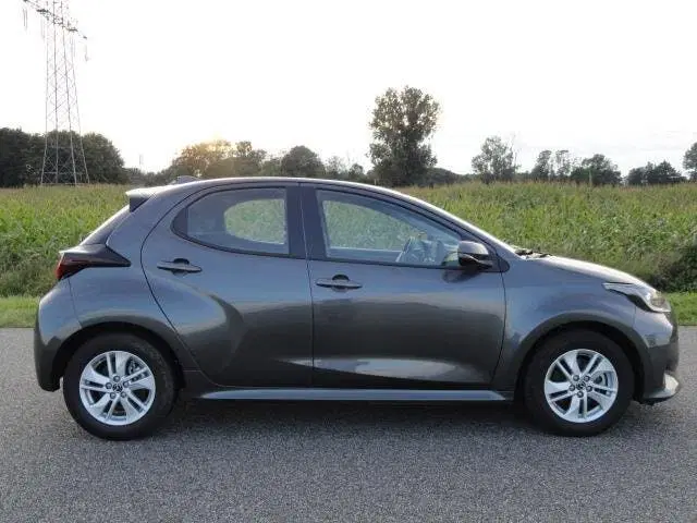 Mazda 2 Met ECC l NAVIG l CAR APPLE PLAY l CAMERA uit 2023, foto 8