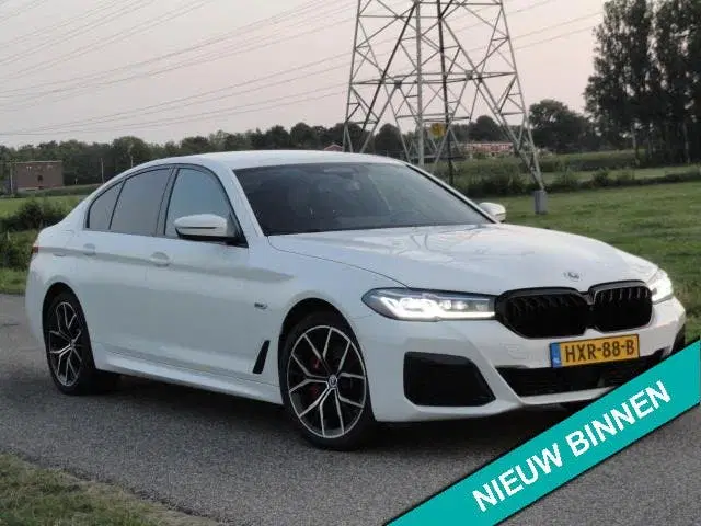 BMW 5-serie 530e Business M-PAKKET Full LED I NAVIG I uit 2022