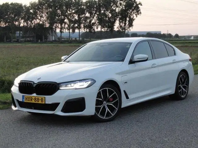 BMW 5-serie 530e Business M-PAKKET Full LED I NAVIG I uit 2022, foto 3