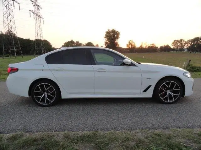 BMW 5-serie 530e Business M-PAKKET Full LED I NAVIG I uit 2022, foto 4