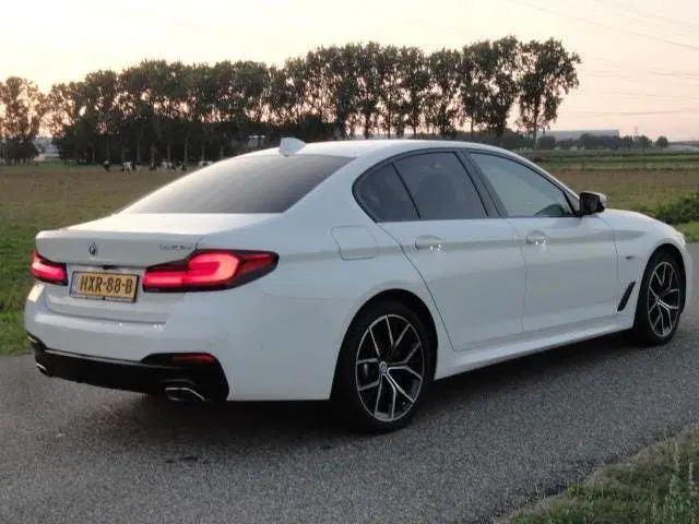 BMW 5-serie 530e Business M-PAKKET Full LED I NAVIG I uit 2022, foto 5