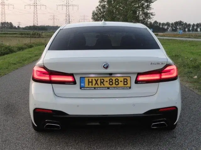 BMW 5-serie 530e Business M-PAKKET Full LED I NAVIG I uit 2022, foto 6