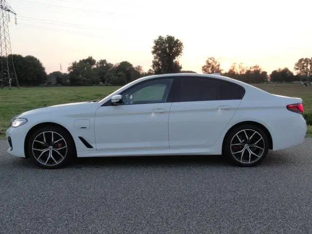 BMW 5-serie 530e Business M-PAKKET Full LED I NAVIG I uit 2022, foto 8