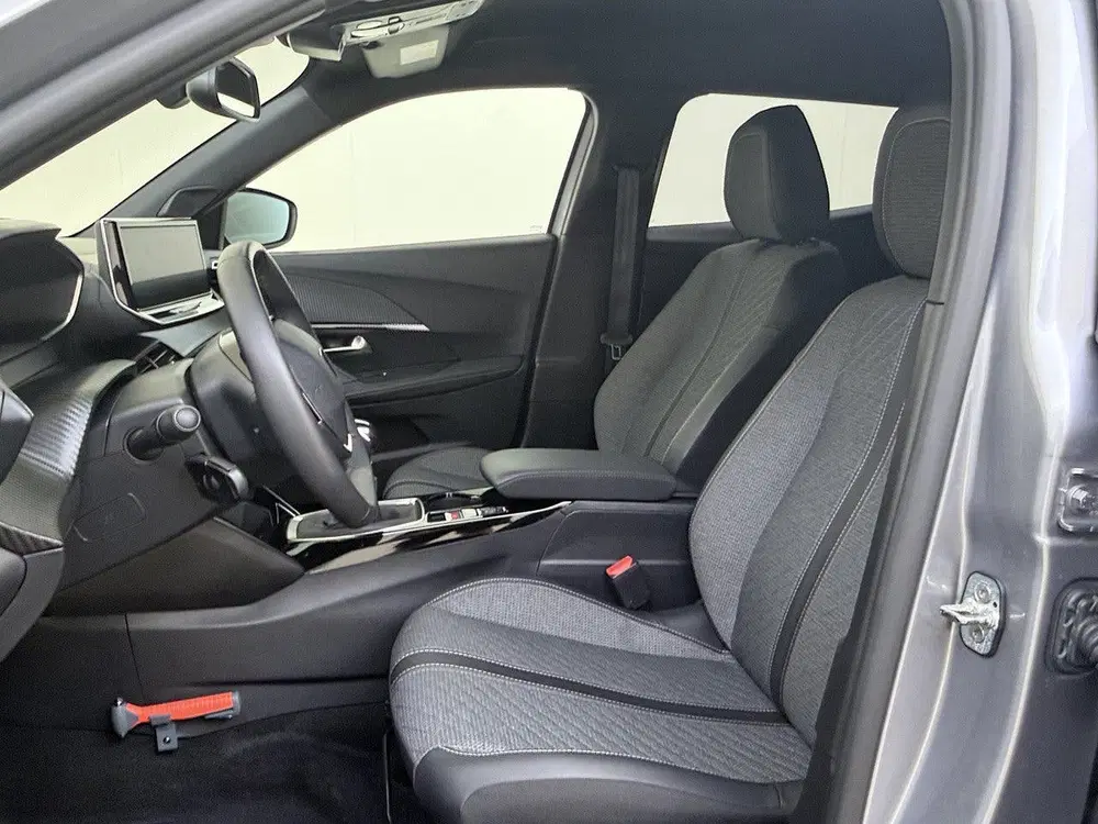 Peugeot 2008 1.2 PureTech 100 Allure uit 2025, foto 10