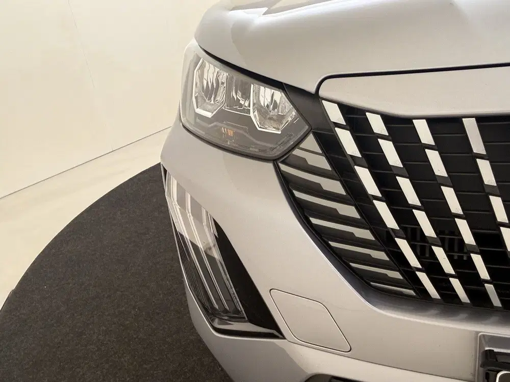 Peugeot 2008 1.2 PureTech 100 Allure uit 2025, foto 13
