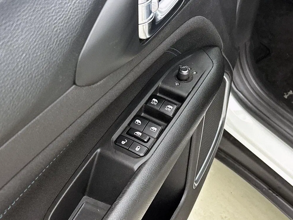 Jeep Compass 4xe Plug-in Hybrid Electric Upland 240pk A uit 2023, foto 15