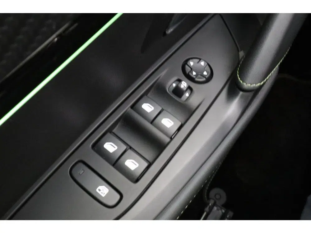 Peugeot 208 1.2 PureTech 100 GT uit 2024, foto 18