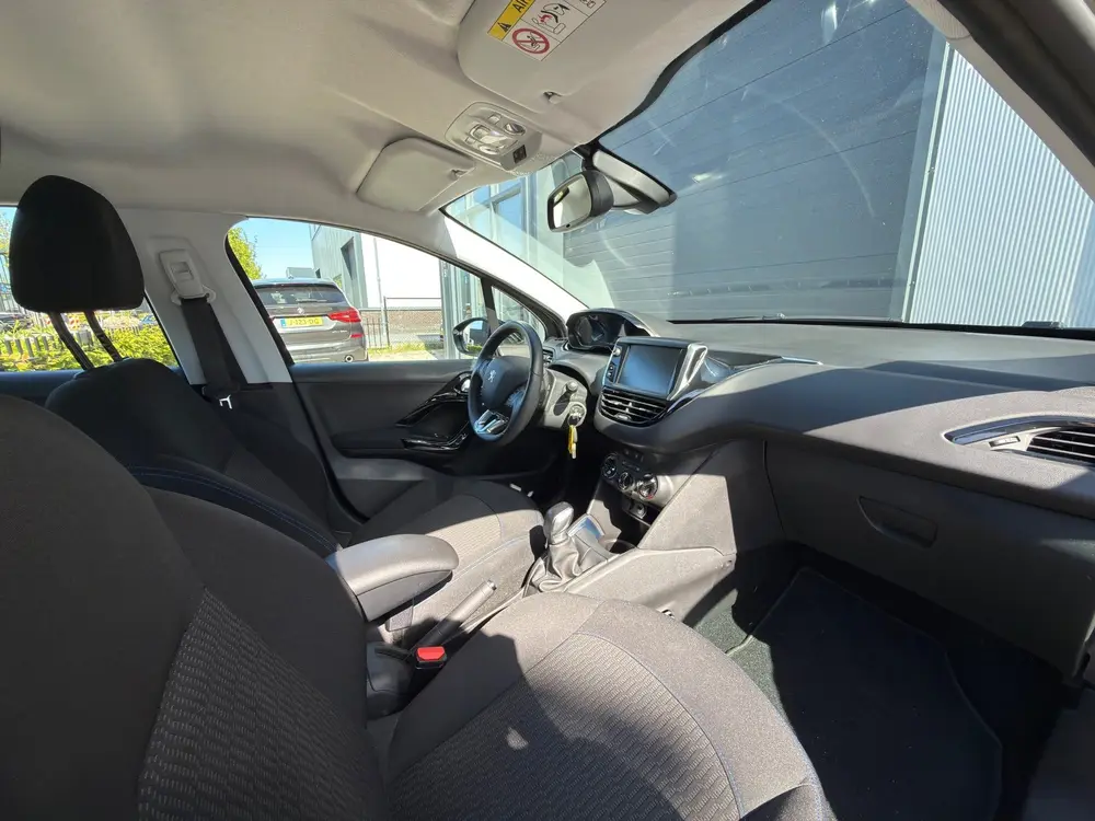 Peugeot 208 1.2 PureTech Signature / LAGE KM / NAP / CARPLAY uit 2019, foto 11