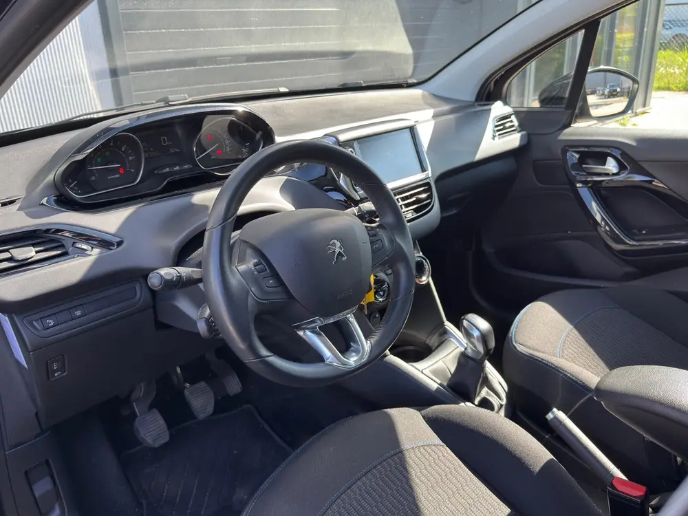 Peugeot 208 1.2 PureTech Signature / LAGE KM / NAP / CARPLAY uit 2019, foto 12