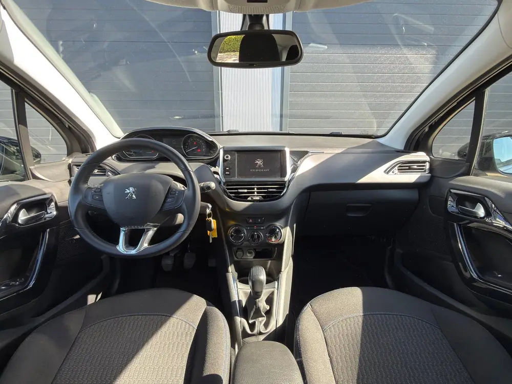 Peugeot 208 1.2 PureTech Signature / LAGE KM / NAP / CARPLAY uit 2019, foto 13