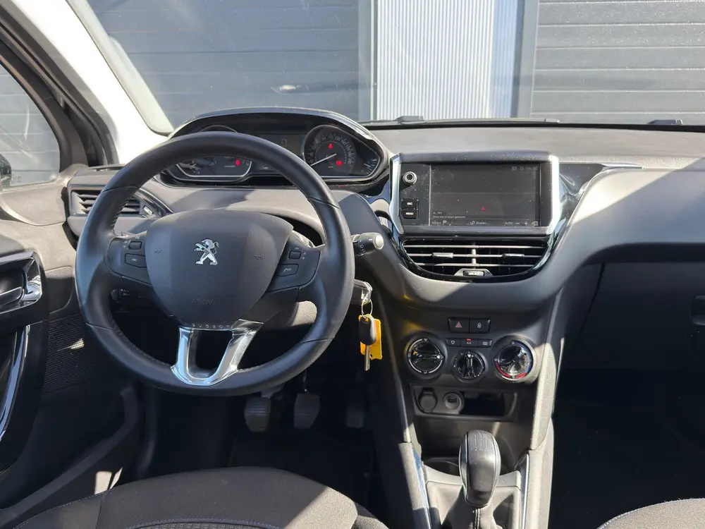 Peugeot 208 1.2 PureTech Signature / LAGE KM / NAP / CARPLAY uit 2019, foto 14