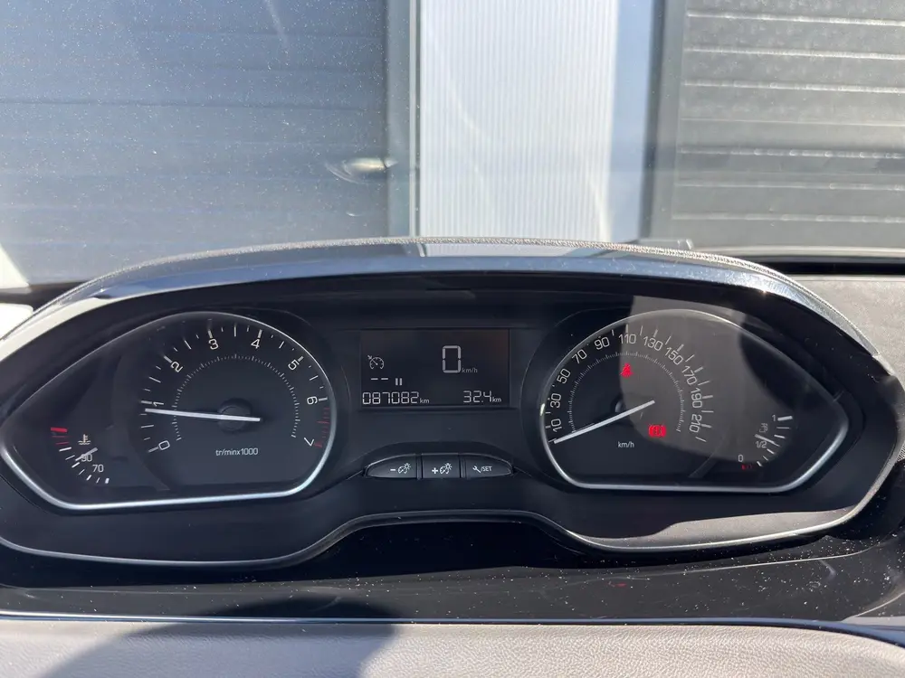 Peugeot 208 1.2 PureTech Signature / LAGE KM / NAP / CARPLAY uit 2019, foto 15