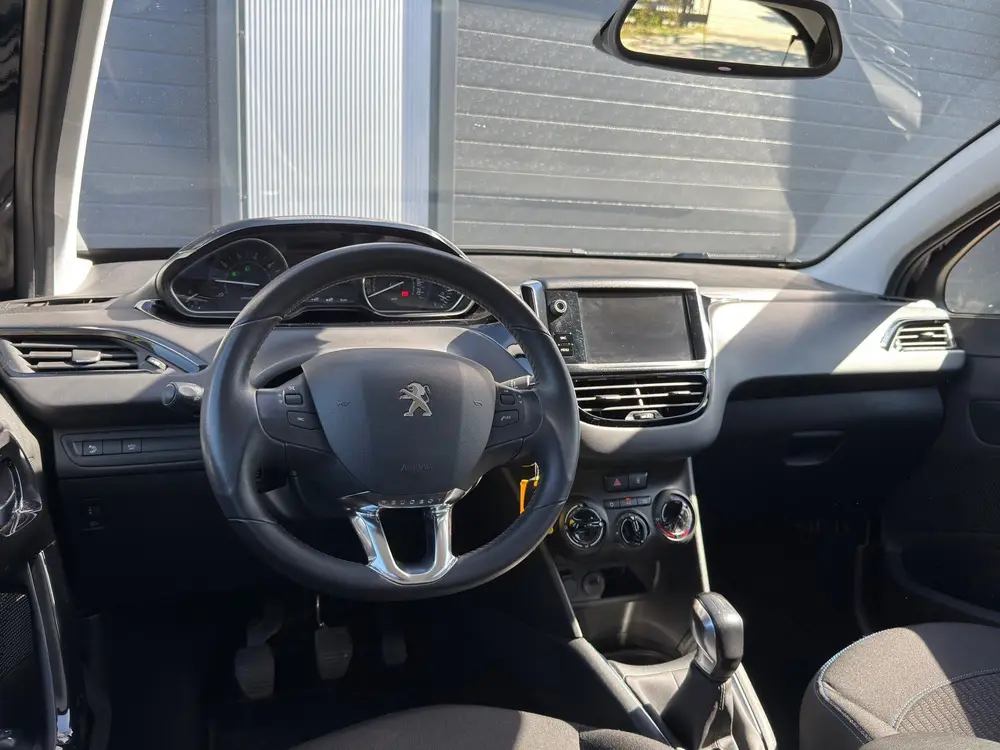 Peugeot 208 1.2 PureTech Signature / LAGE KM / NAP / CARPLAY uit 2019, foto 16