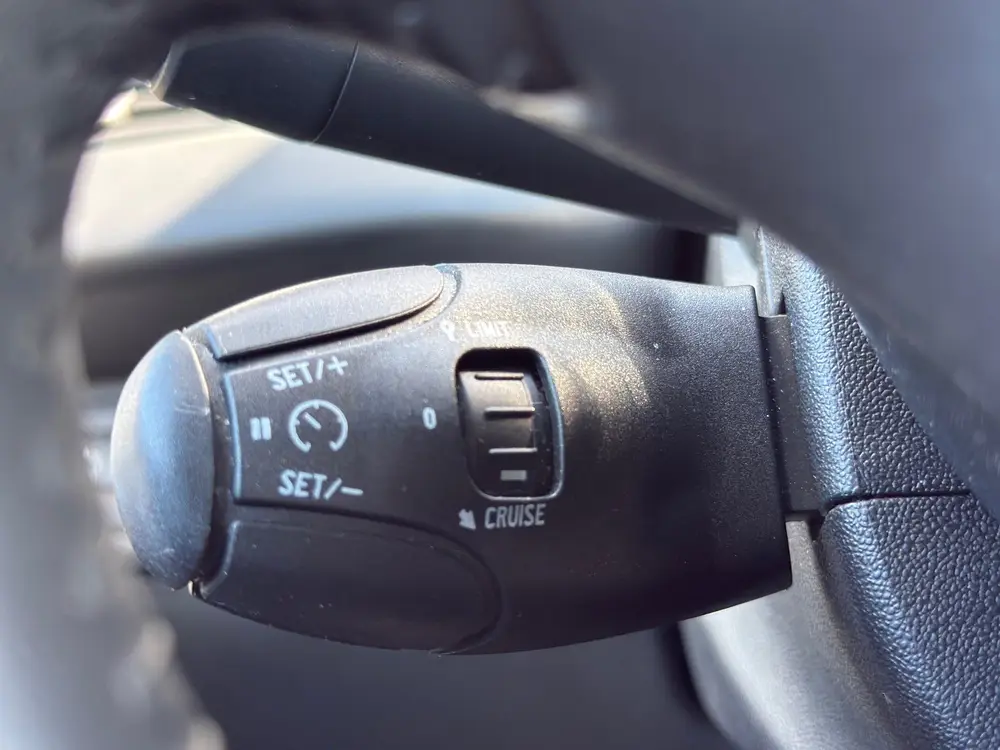 Peugeot 208 1.2 PureTech Signature / LAGE KM / NAP / CARPLAY uit 2019, foto 17