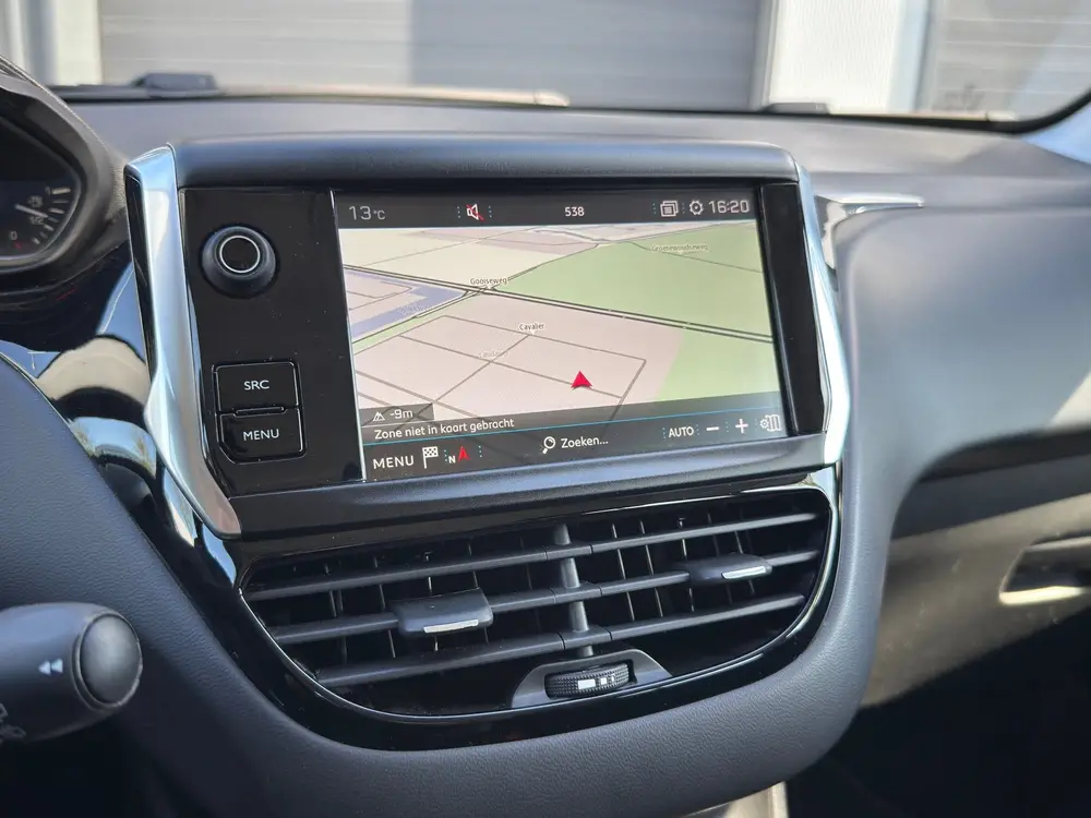 Peugeot 208 1.2 PureTech Signature / LAGE KM / NAP / CARPLAY uit 2019, foto 19