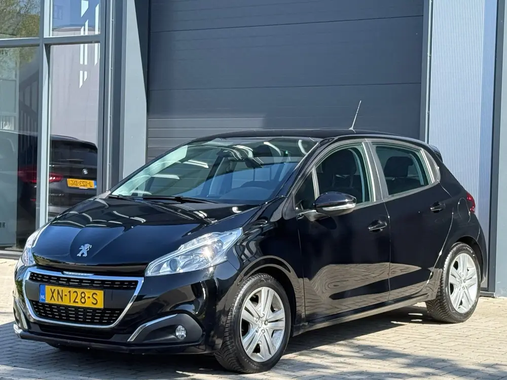 Peugeot 208 1.2 PureTech Signature / LAGE KM / NAP / CARPLAY uit 2019, foto 4