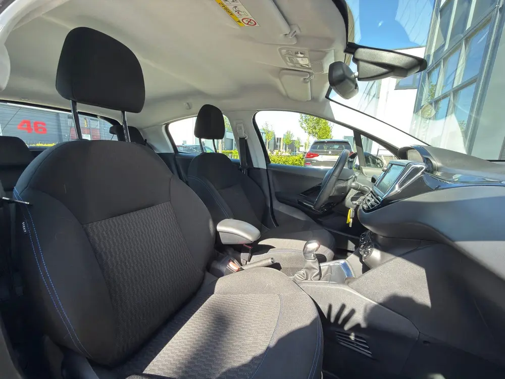 Peugeot 208 1.2 PureTech Signature / LAGE KM / NAP / CARPLAY uit 2019, foto 6