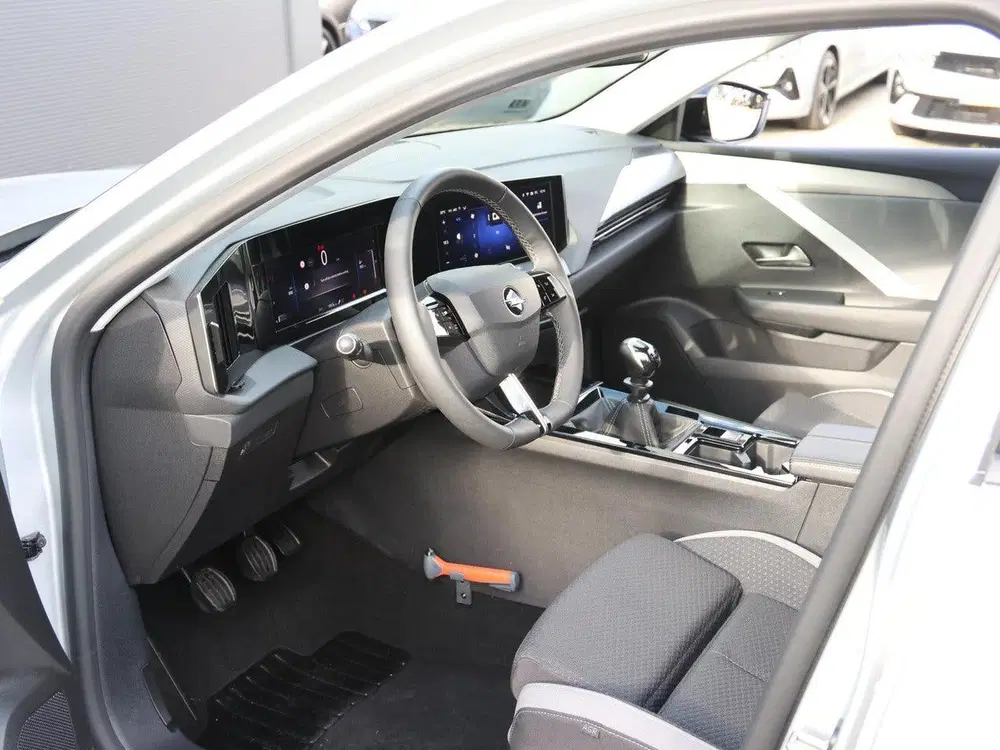 Opel Astra Sports Tourer Business Edition 110 pk uit 2025, foto 11