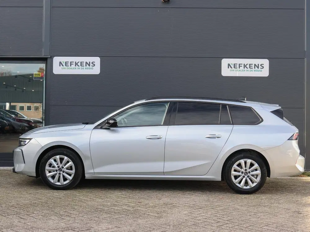Opel Astra Sports Tourer Business Edition 110 pk uit 2025, foto 2
