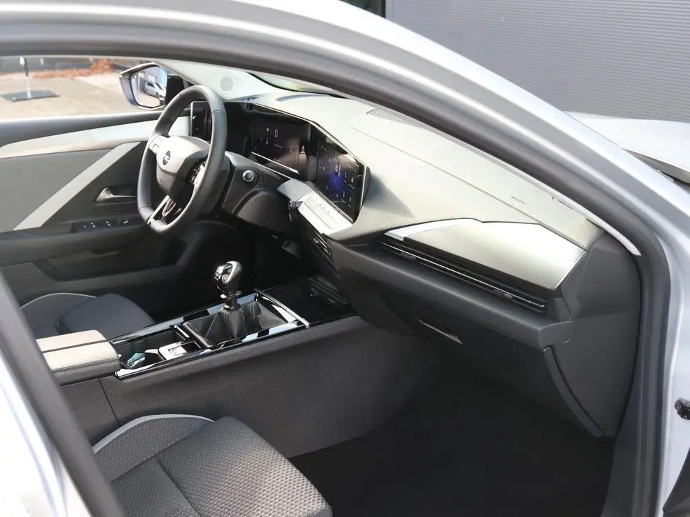 Opel Astra Sports Tourer Business Edition 110 pk uit 2025, foto 8