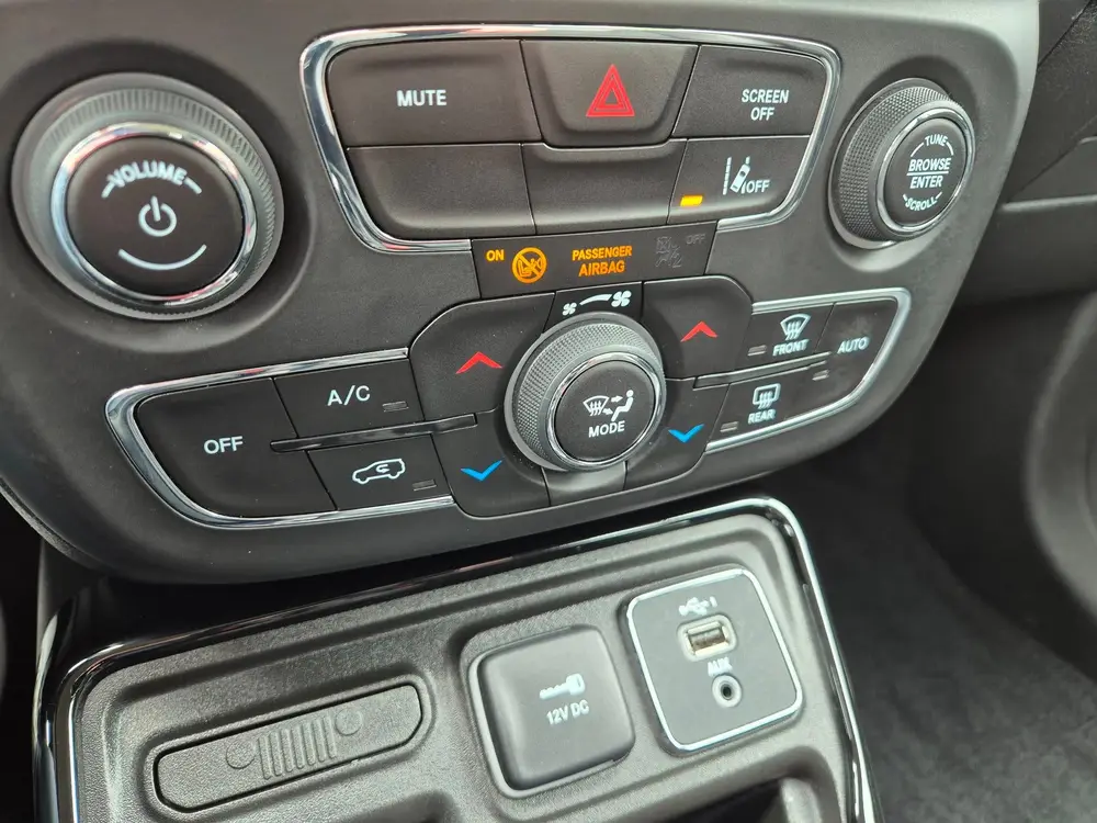 Jeep Compass 1.3T Night Eagle Liberty Edition - Stoel en Stu uit 2020, foto 11